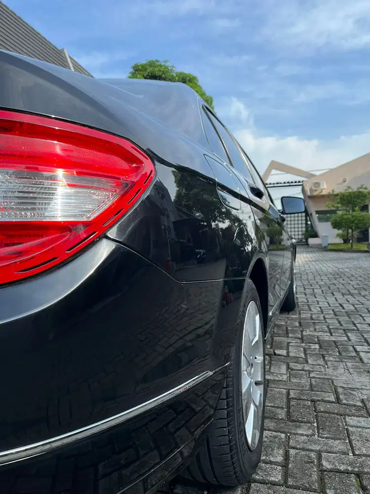 Mercedes-Benz C200 2011 Bensin