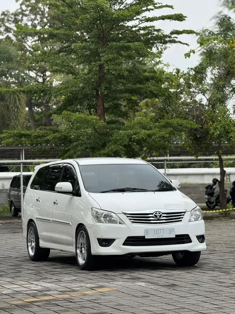 (DP45jt)Innova V diesel Matic 2012