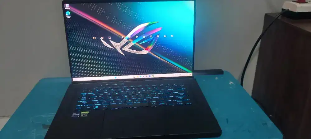 ASUS ROG zhepyrus M16