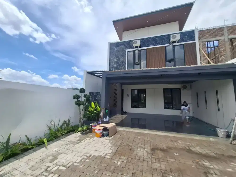RUMAH MODERN MINIMALIS 2 LANTAI FURNISHED AREA WEDOMARTANI UTARA JOGJA BAY MAGUWOHARJO SLEMAN
