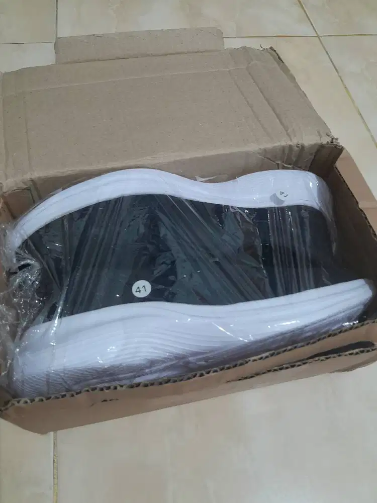 SNEAKERS MORELLO | TYPE TOMS  Tampil stylish tanpa ribet!