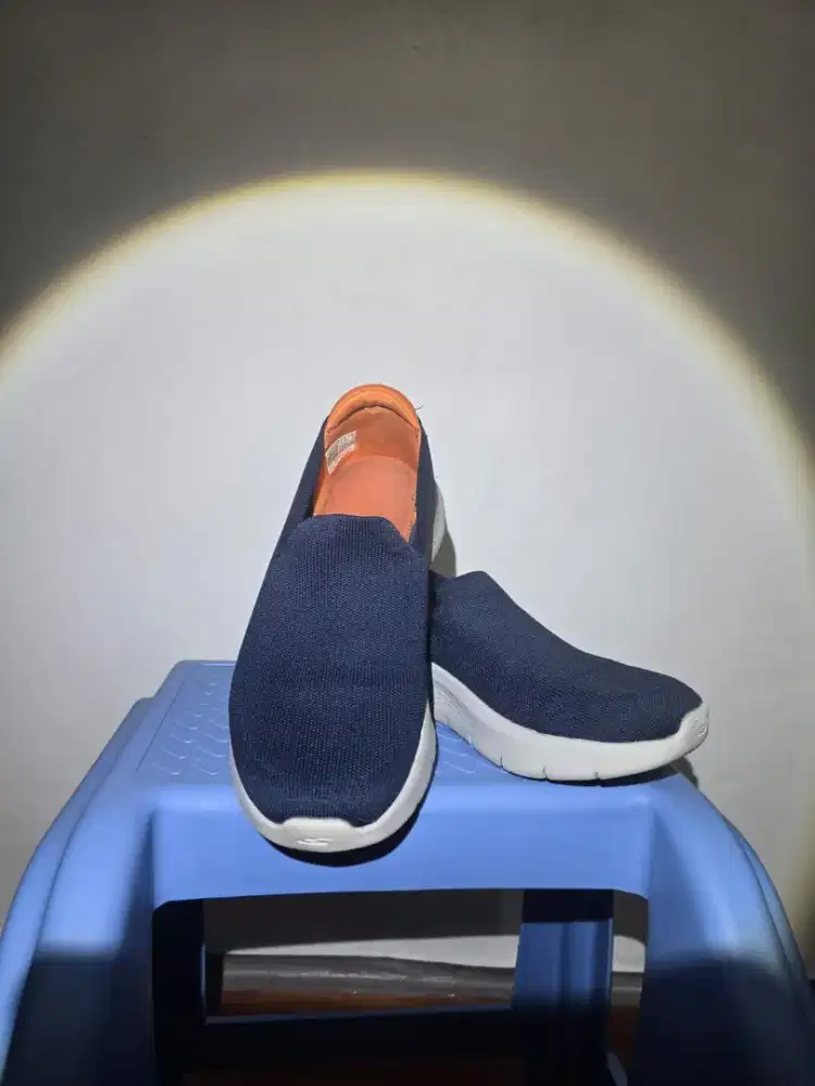 Sepatu skechers Uk.43