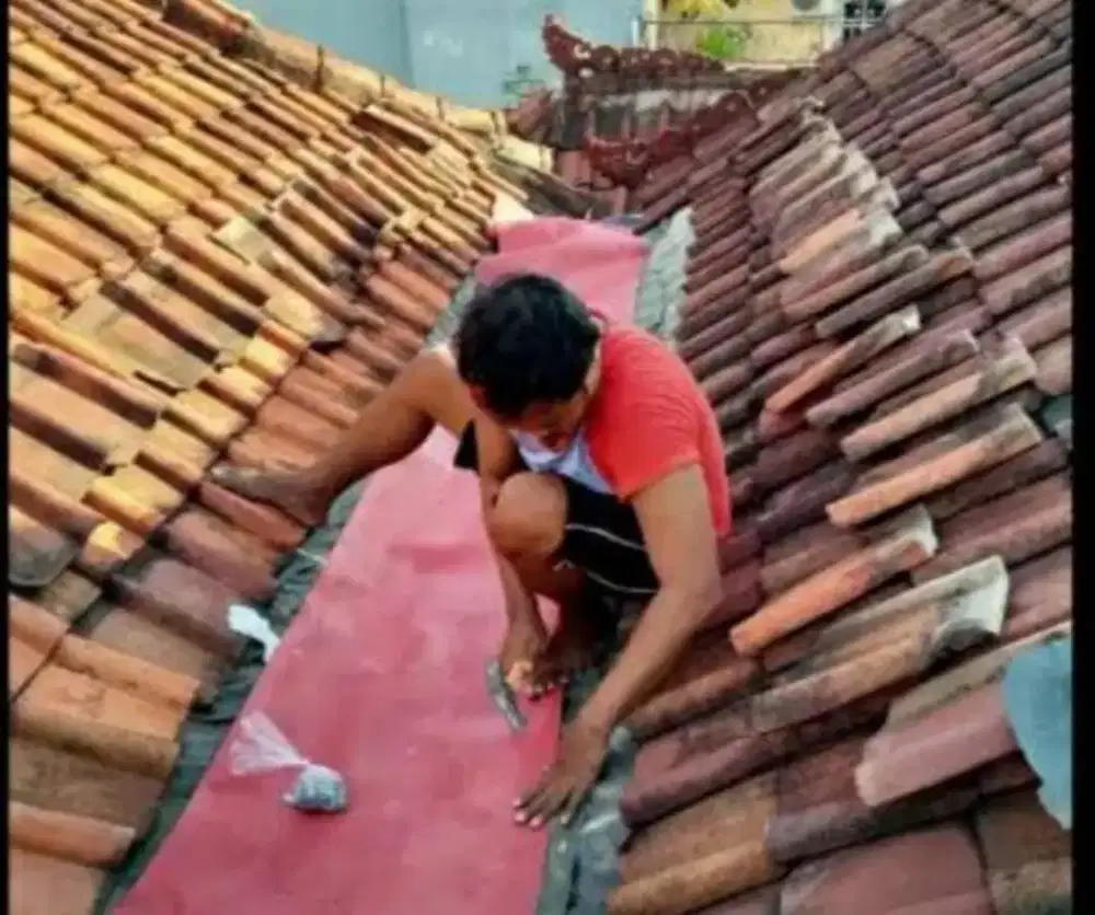 Ahli perbaikan atap bocor dan renovasi rumah dll