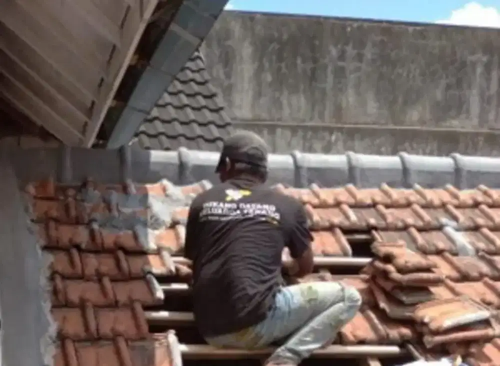 Tukang panggilan perbaikan atap bocor dan renovasi rumah dll