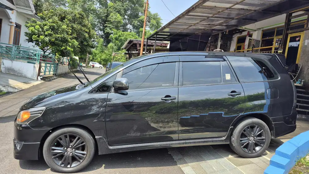 Toyota Kijang Innova 2012 AT Bensin