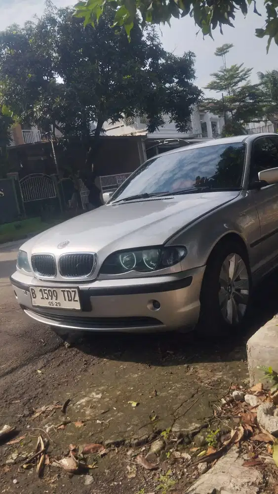 BMW 323i 2001 Bensin
