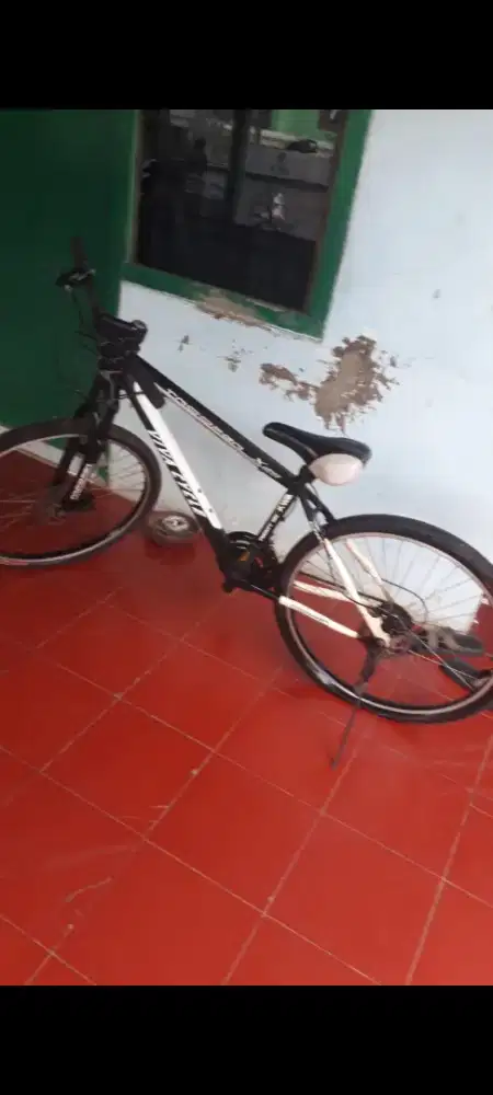 Jual sepeda gunung merk wim cycle UK 26 masih bagus minus ban bocor .