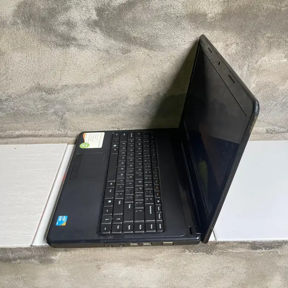 DELL INSPIRON N4030
Masih layak pakai, cocok untuk kerja dan sekolah.