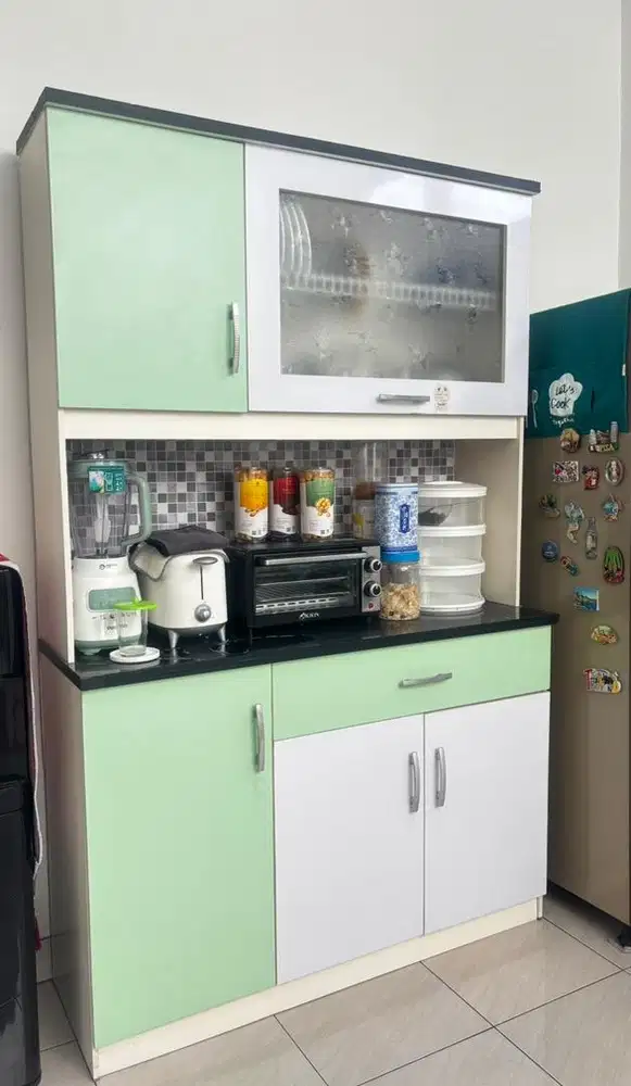 Lemari Makan Warna Hijau