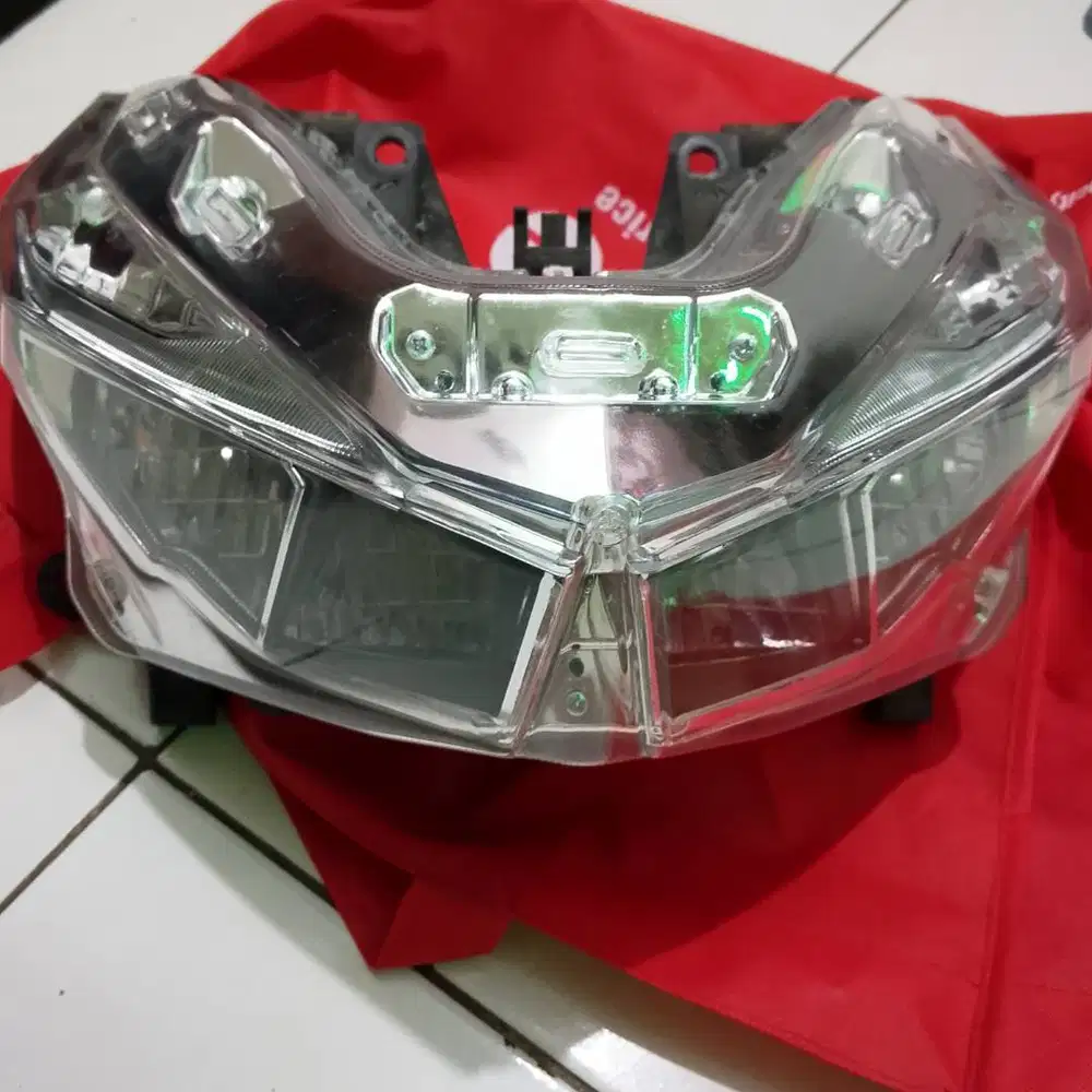 For Sale!  Reflektor headlamp, lampu depan Vario 125/150 led old ori.