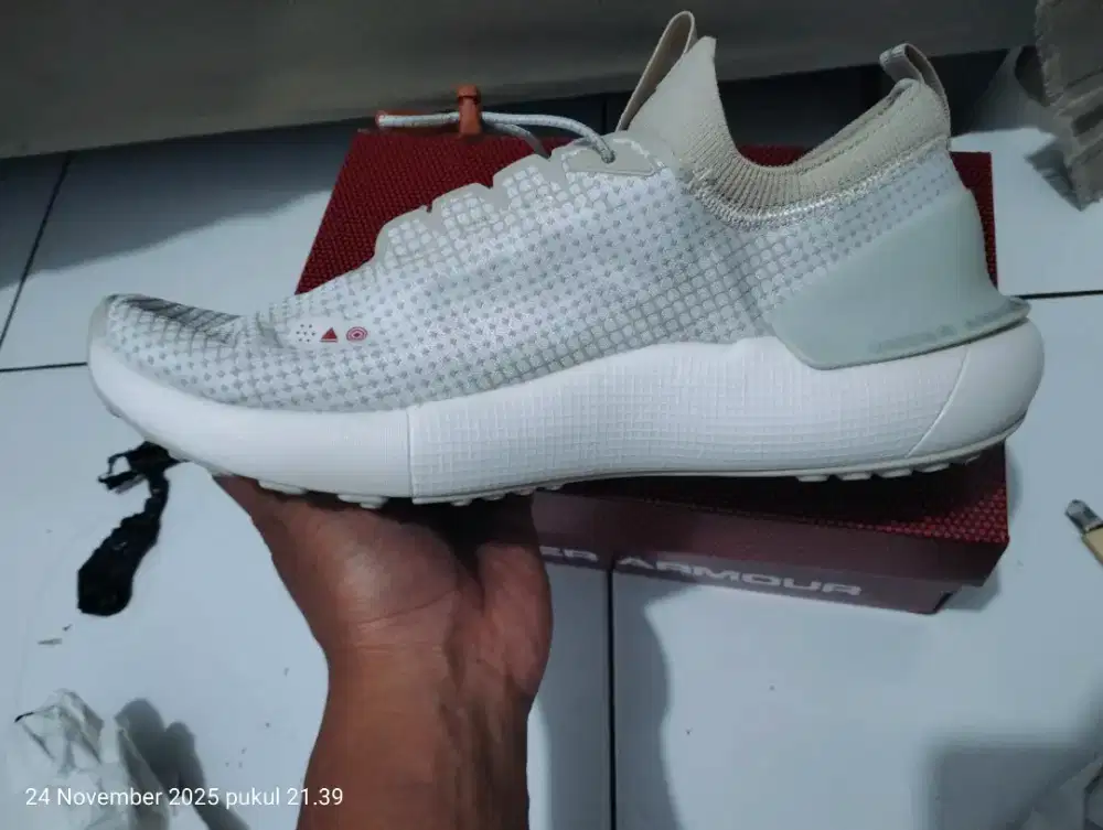 UNDER Armor Storm HOVR