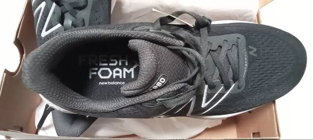 Sepatu Lari Pria New Balance X880