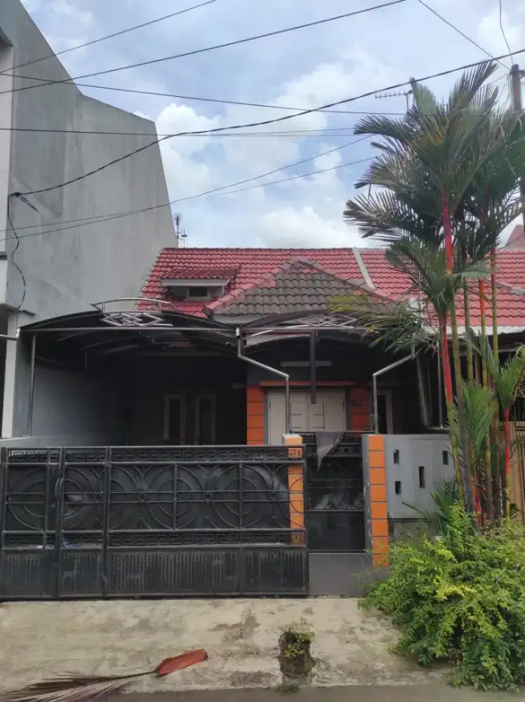 Dijual rumah siap huni Blok R no 7 Perumahan Graha Kalimas
