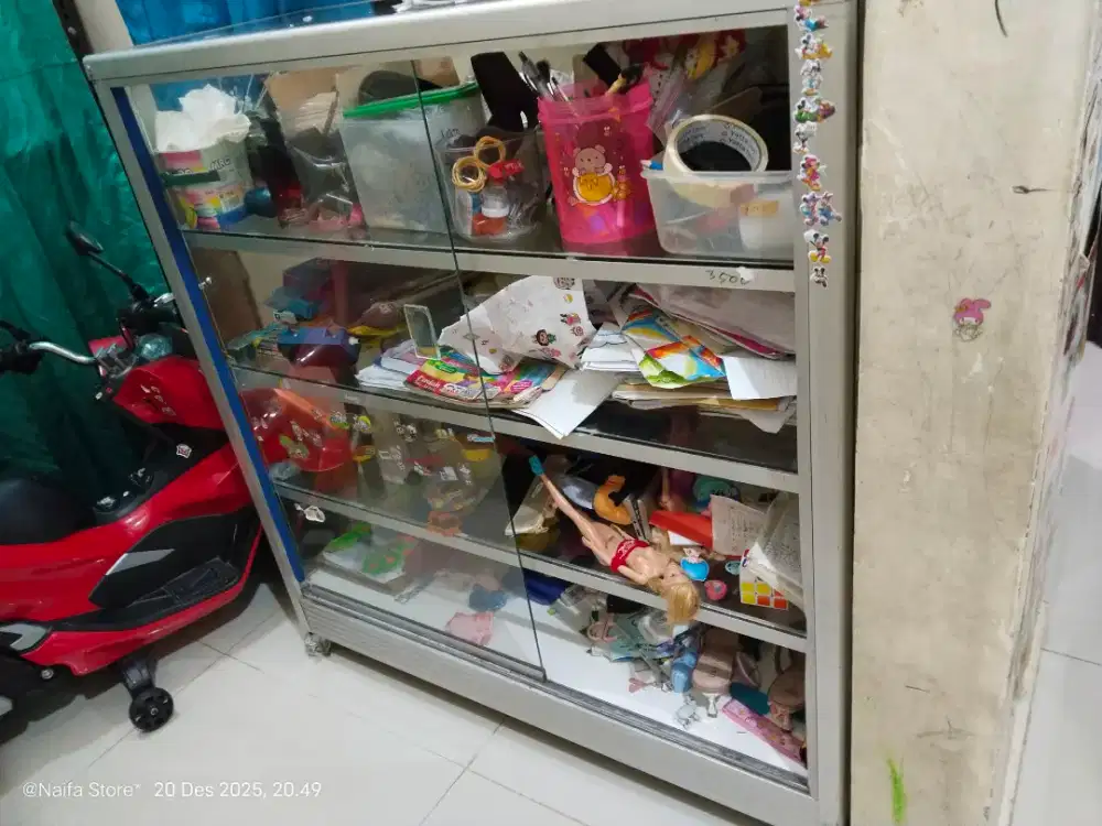 Etalase kaca bekas warung