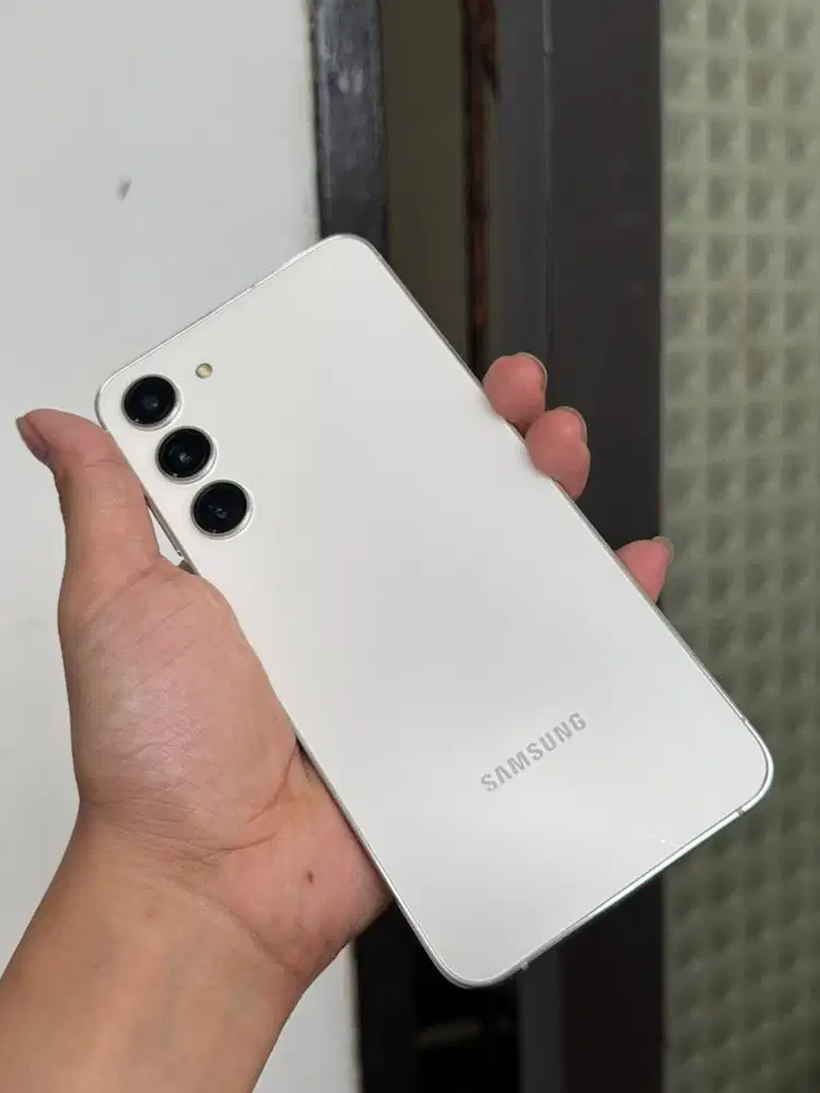 Samsung galaxy S23 plus