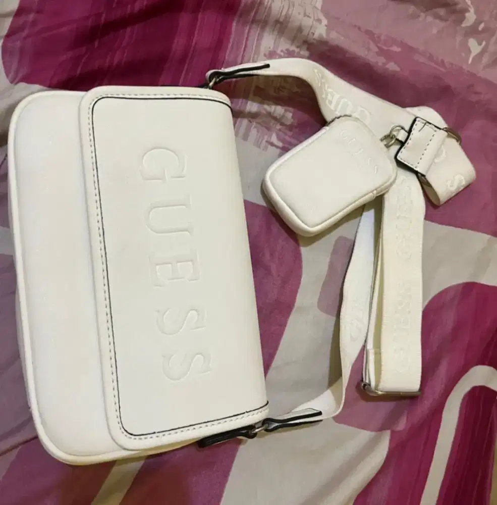 jual tas cewek merk guess ori asli  masih baru belum terpakai.