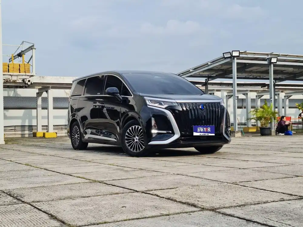 Denza D9 0.0 MPV Listrik Premium 2025 Km 23rb Tangan 1