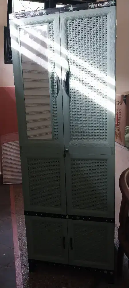 Lemari Plastik bsr Napolly T 183 tebal