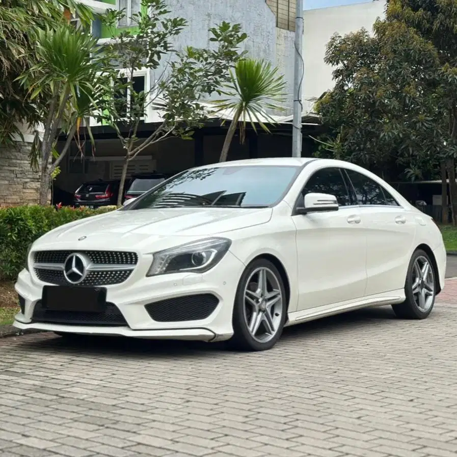 (CASH) Mercedes Benz CLA200 2014