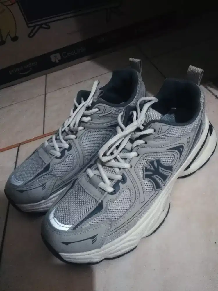 Sneakers brand lokal premium