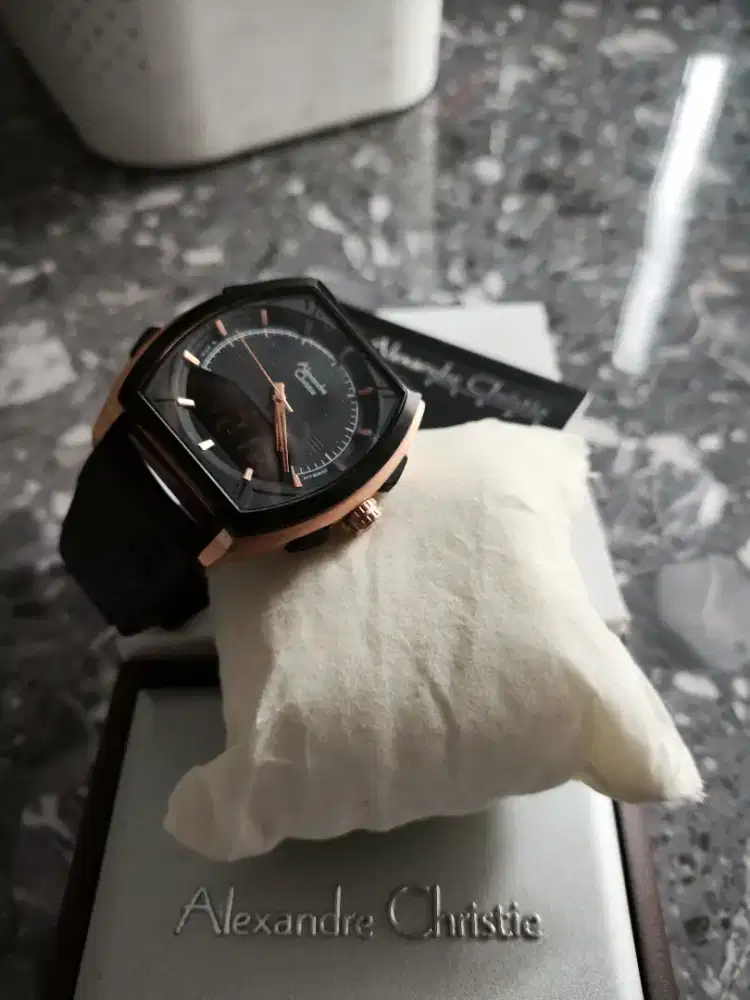 Jam tanagn Alexander Christy