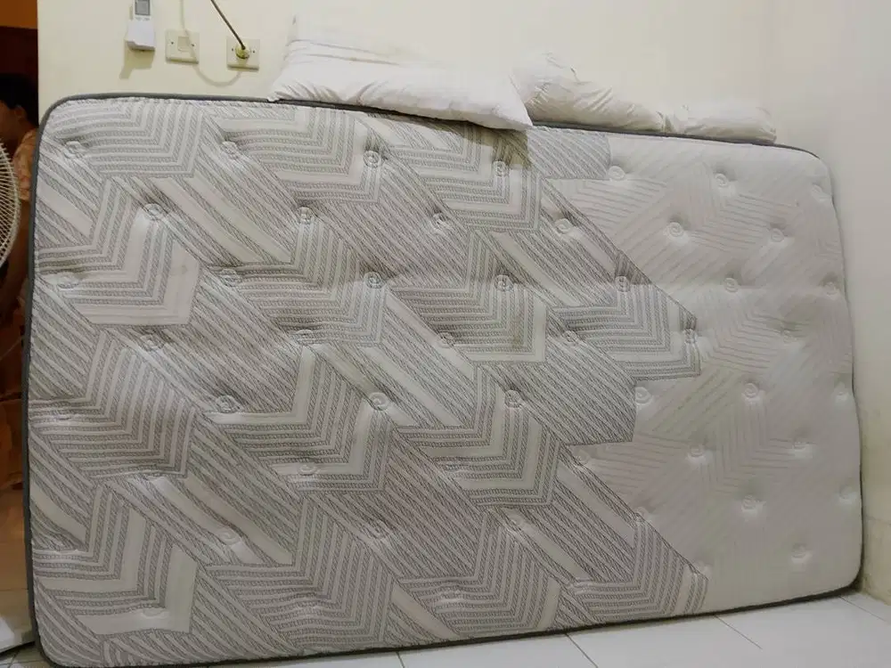 Kasur in the box bekas baru 1 tahun harga 700rb