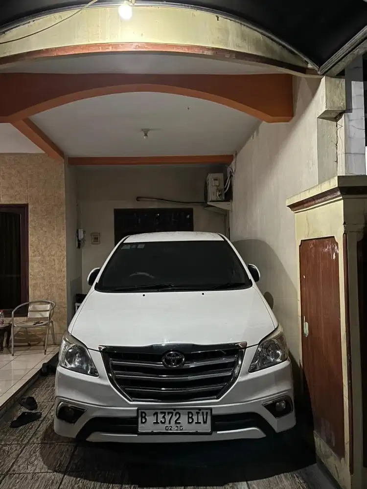 INNOVA V BENSIN MATIC LOW KM