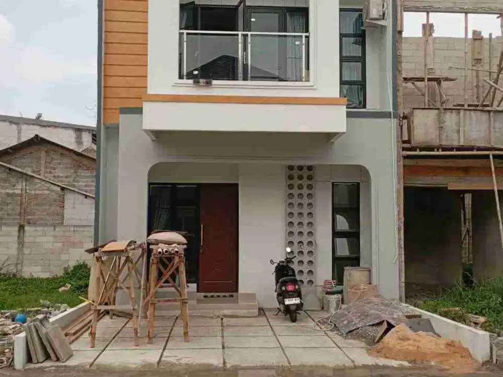 RUMAH STRATEGIS DDKAT STASIUN - THE ROYAL PREMIERE