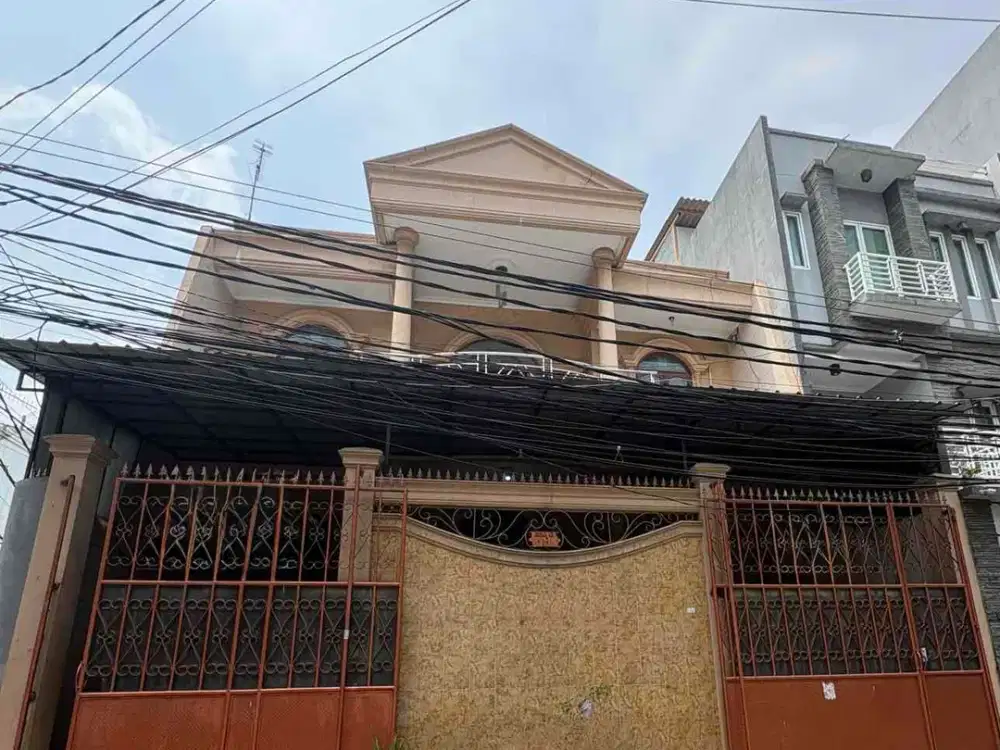 Rumah besar 3 Lantai hook di komplek perumahan Teluk Gong Jakarta Utara