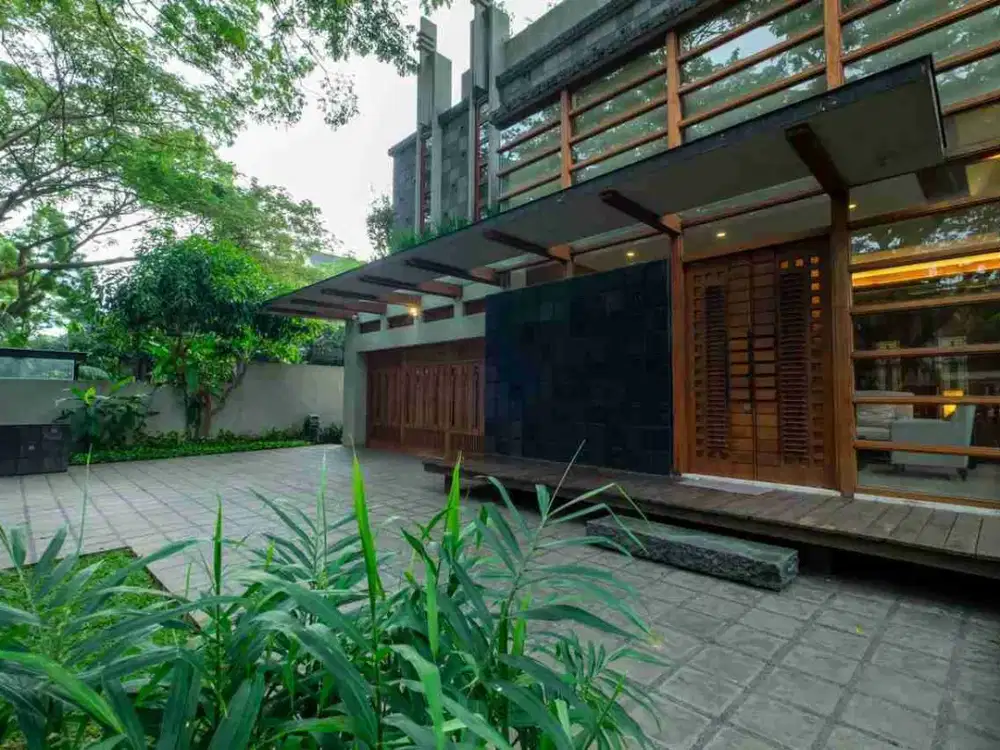 DISEWAKAN Rumah Super Mewah Dengan Private Pool TAMAN GOLF LIPPO KARAWACI