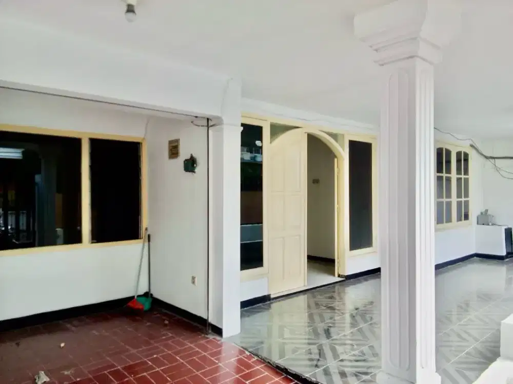 DISEWAKAN RUMAH DARMO PERMAI 4KT DEKAT TOL SATELIT PAKUWON MALL