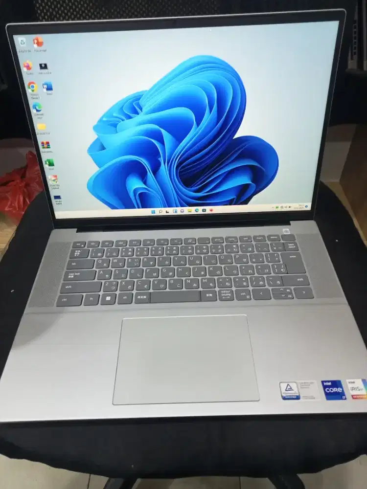 Laptop Dell i7 gen 13.ram 16 gb SSD 256 gb. No minus