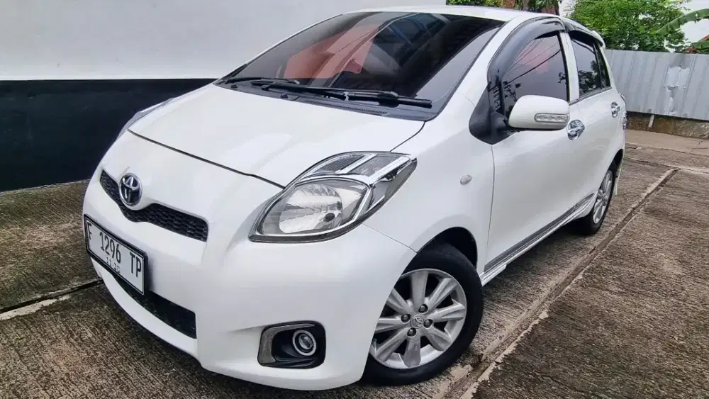 Toyota Yaris E 2012 MT