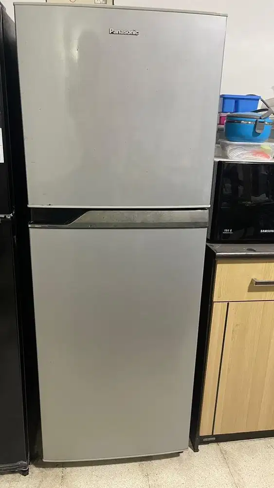 Kulkas Panasonic 2 pintu kapasitas 223liter