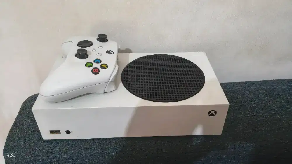 XBOX Series S 512GB (with account)