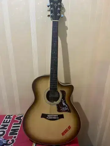 Dijual gitar acoustic Taylor costum. Gitar only