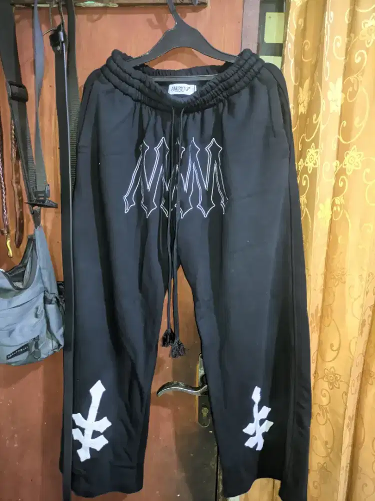 SWEATPANTS DENIM IT UP