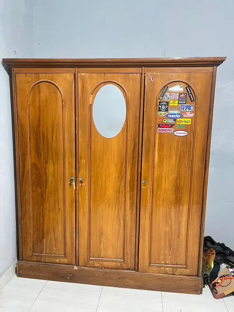 Lemari 3 Pintu Kayu Jati