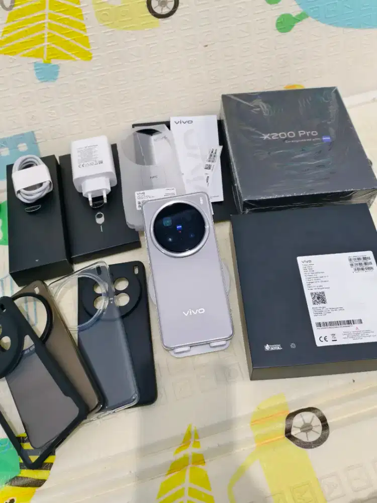 Vivo X200 Pro Titanium Silver Ram 16GB - 512GB Fullset Ori