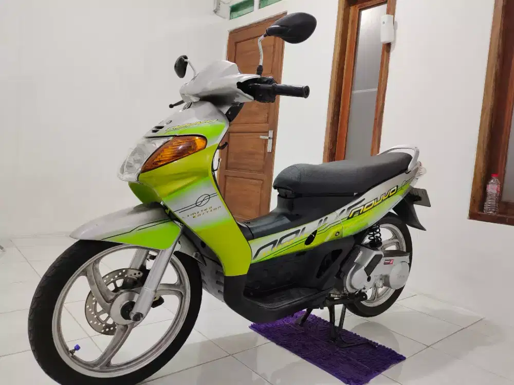 Fs : Yamaha Nuovo 2002 Colour in silver tribal