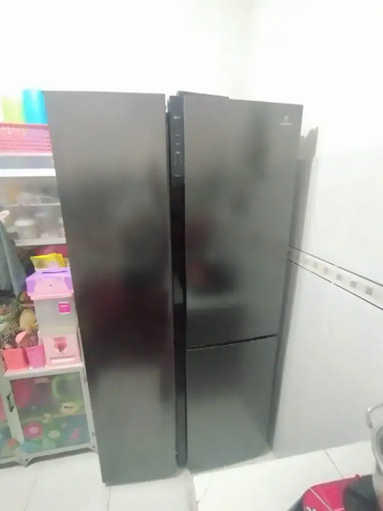 Kulkas side by side polytron