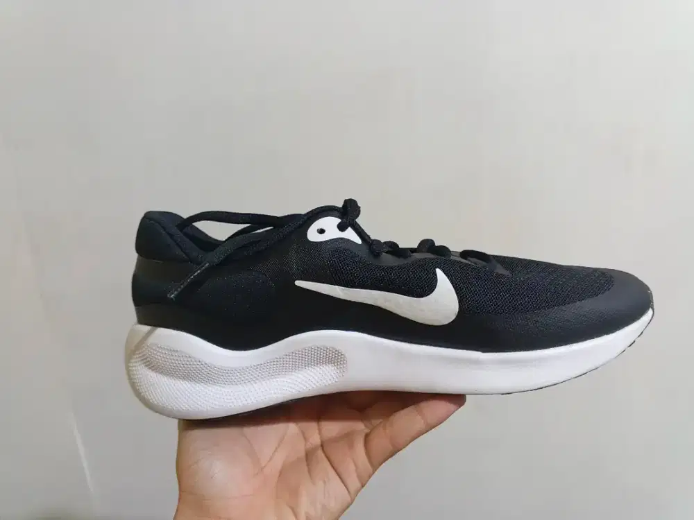 Nike Revolution 7 Junior NEW WITHOUT BOX (37,5 EU)