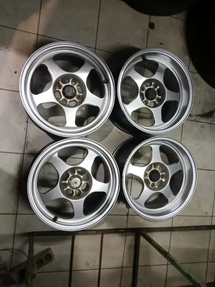 Dijual. Velg spoon R15