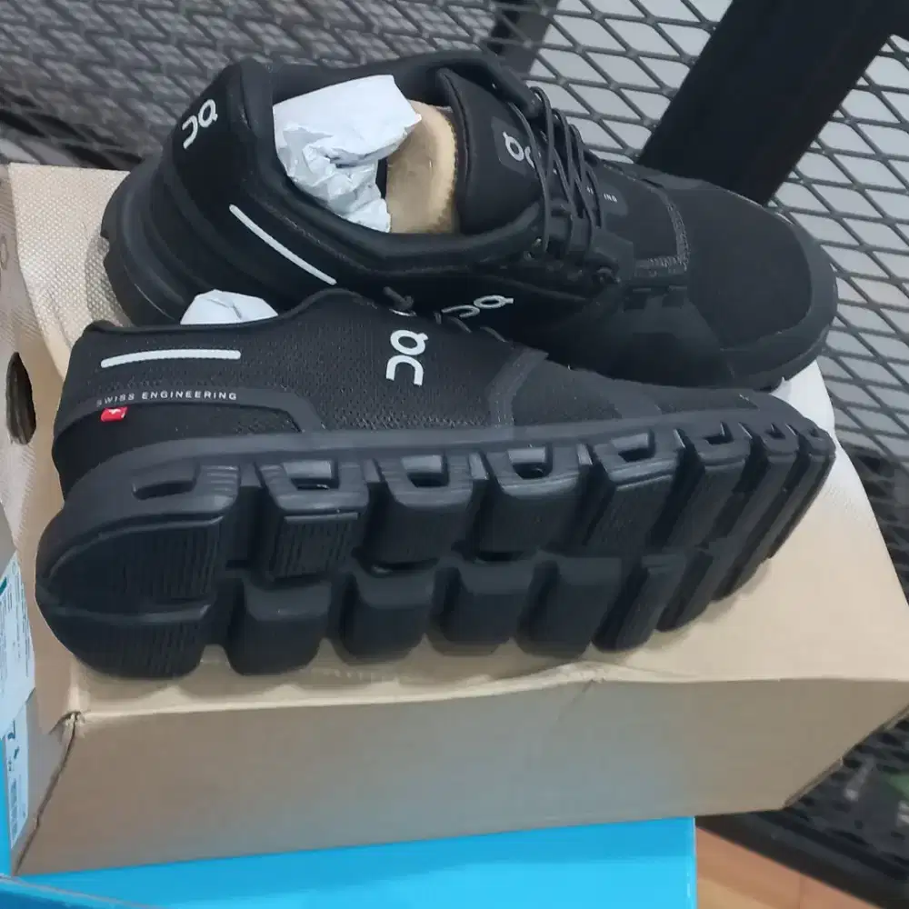 sepatu OnCloud Women Cloud 6 size 7 Triple All Black