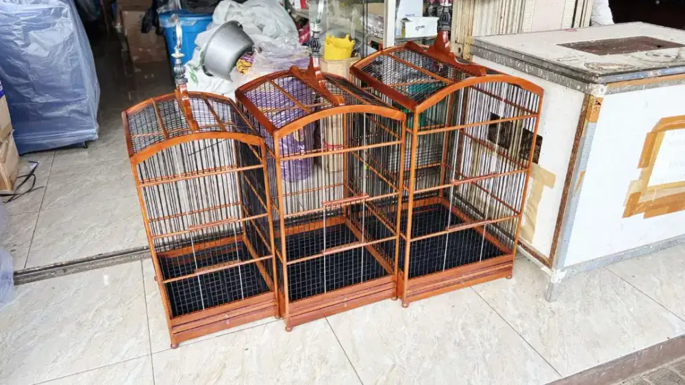 Sangkar kotak replika kandang