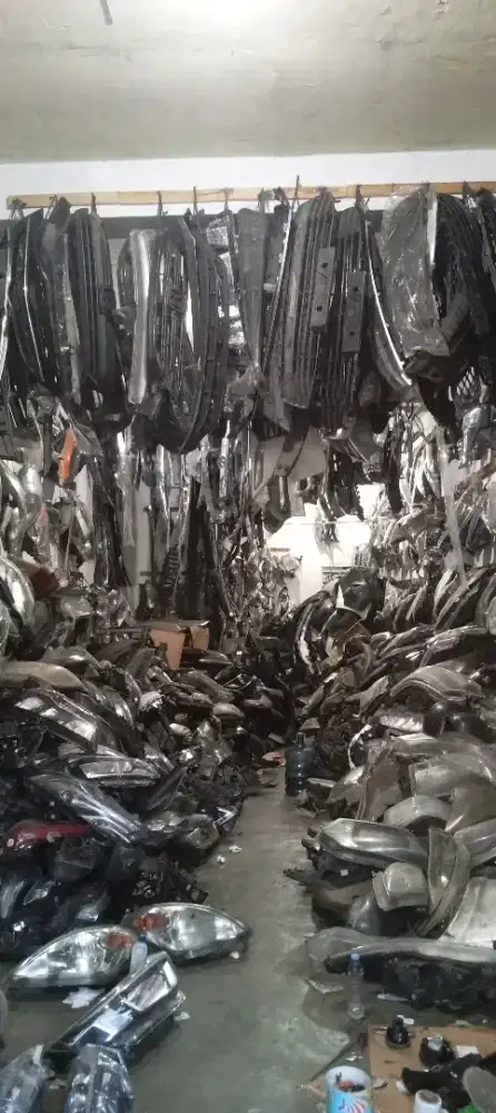 Lampu mobil, bemper, kaca spion dan lain2.