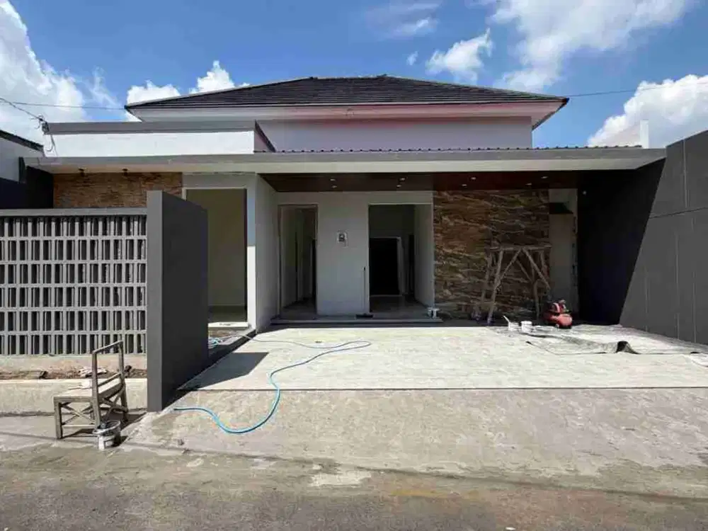RUMAH KONTEMPORER MODERN DENGAN TANAH LUAS DI PURWOMARTANI KALASAN