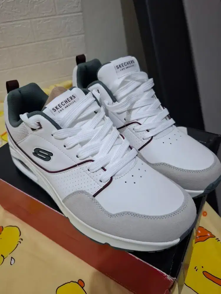 Sepatu Skechers UNO Putih Baru