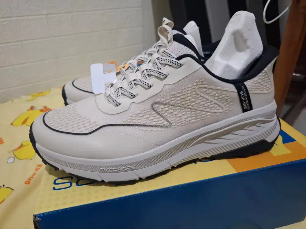 Sepatu Skechers Slips In Baru