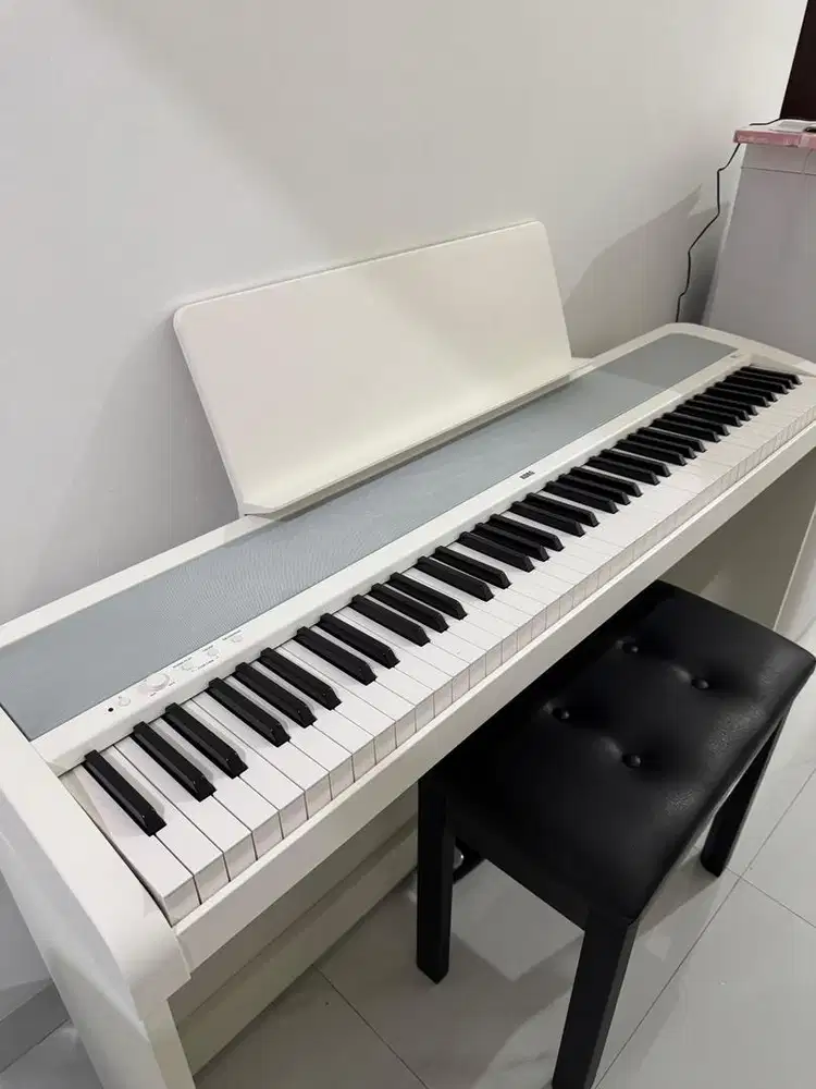 Korg Ditigal Piano B2SP warna putih